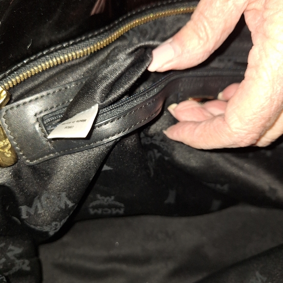 MCM Black Patent Leather Tote With Gold Hardware and Emblems - Picture 5 of 10
